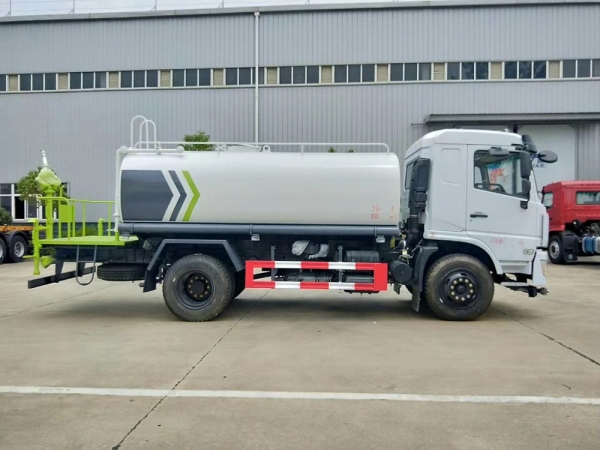 國(guó)六東風(fēng)專底D3灑水車(chē)【12立方】【14立方】